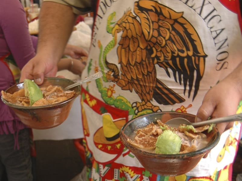 Pozole: Una opción saludable para festejar el mes patrio; consejos para hacerlo aún más nutritivo