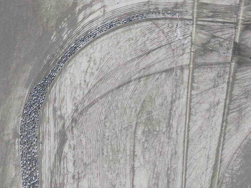 Se habilita una ruta de escape en carretera para los asistentes del festival Burning Man