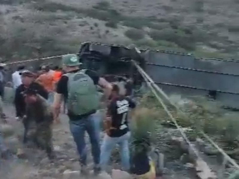 Trágico accidente en la carretera San Luis Potosí-Guadalajara: Un autobús cae a un barranco, cobrando la vida de 10 personas