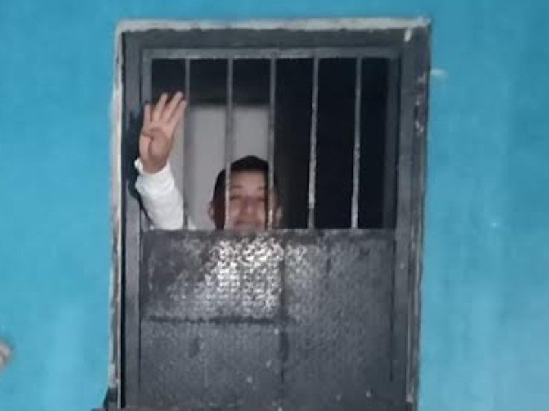Habitantes de Hidalgo detienen a tres funcionarios por actitudes prepotentes e incumplimiento de deberes