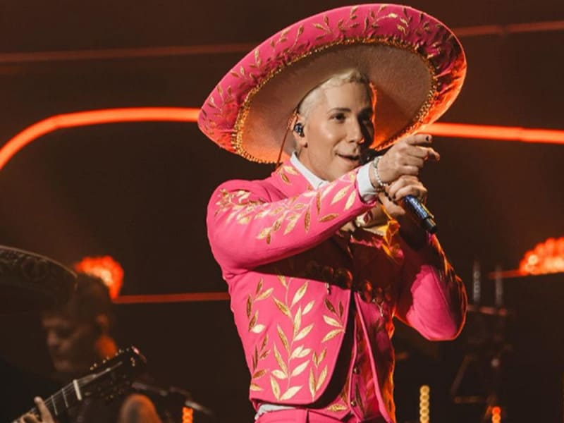 Este es el costo del elegante traje de charro rosa que Christian Chávez lució en el concierto de RBD