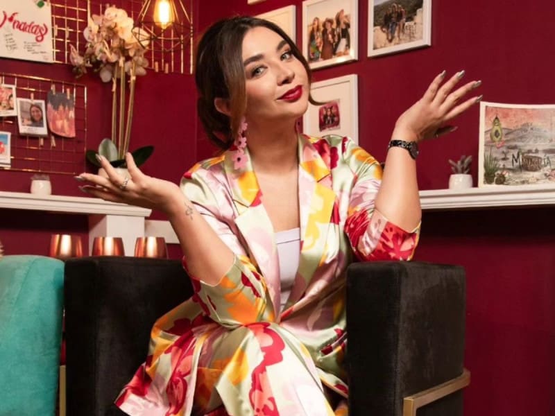 Daniela Lujan visita playa nudista en España y comparte fotografía