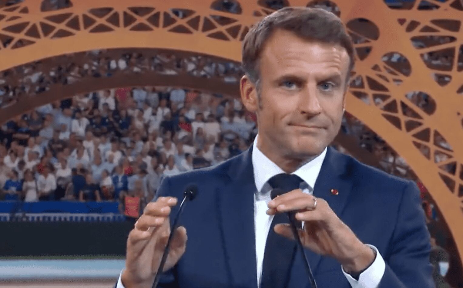 Entre abucheos es recibido el presidente de Francia en ceremonia inaugural del Mundial de Rugby