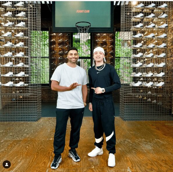 Peso Pluma gasta miles de dólares en tenis y revela cuál es su marca favorita