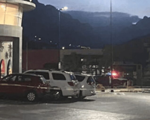 En Nuevo León, balacera provoca pánico en zona de restaurantes