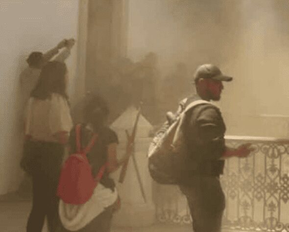 Trabajadores de la Universidad Autónoma de Hidalgo reprimen a estudiantes paristas