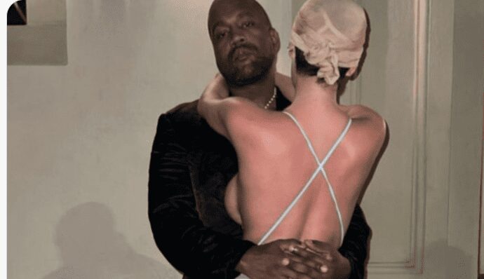 Kanye West causa tumulto en las calles de Italia al tomar fotos a su pareja, Bianca Censori