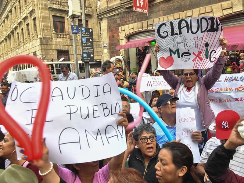 Seguidores de Sheinbaum se reúnen para esperar la entrega de bastón de mando