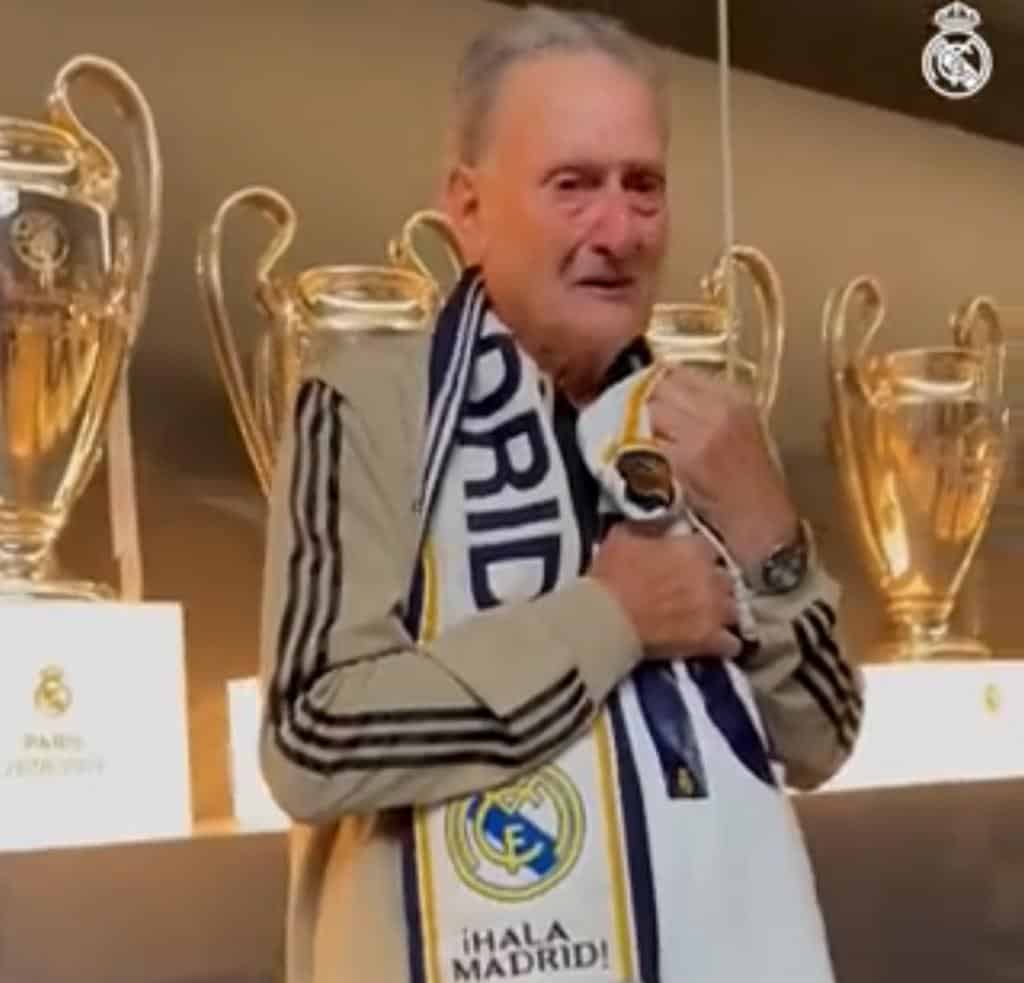 Un abuelito de 85 años conmovido hasta las lágrimas al visitar el estadio del Real Madrid, todo gracias a su cariñosa nieta
