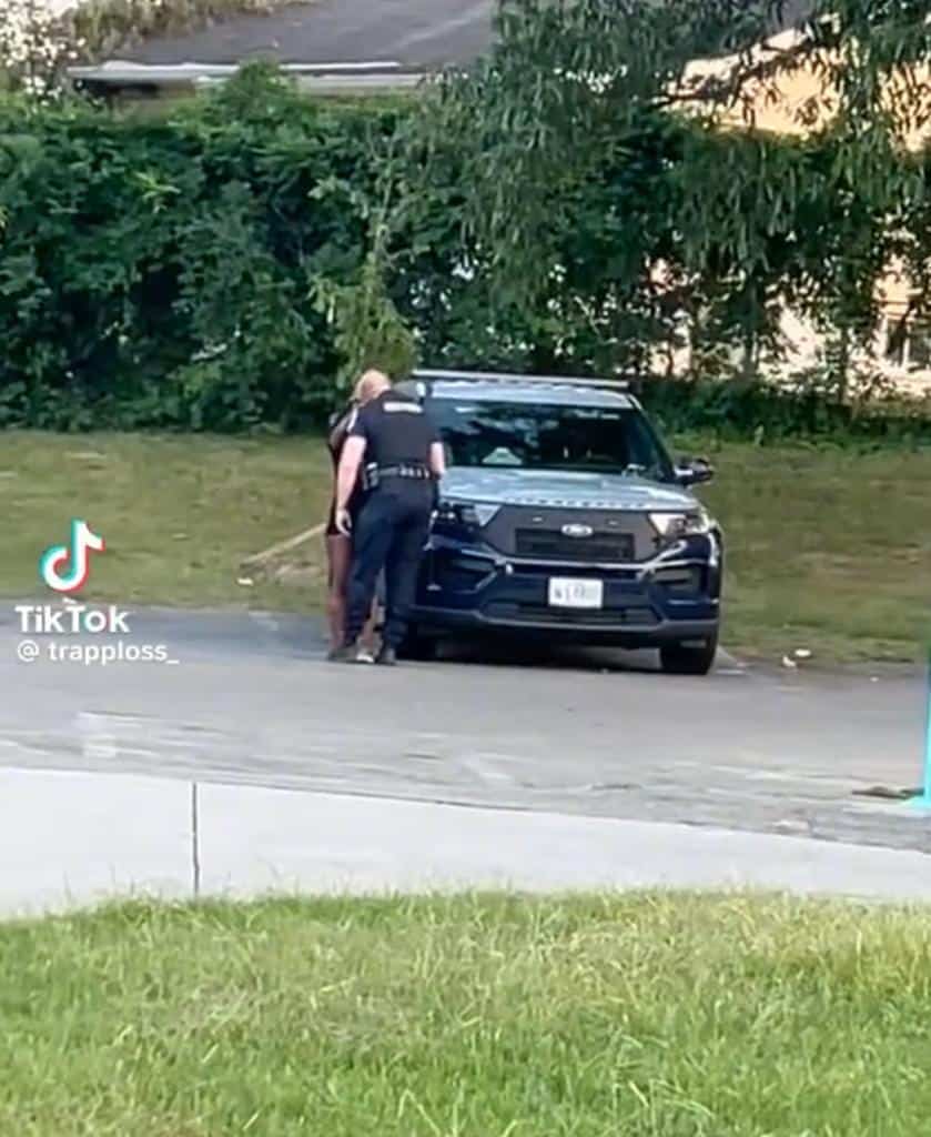 Graban a policía siendo infiel con su amante