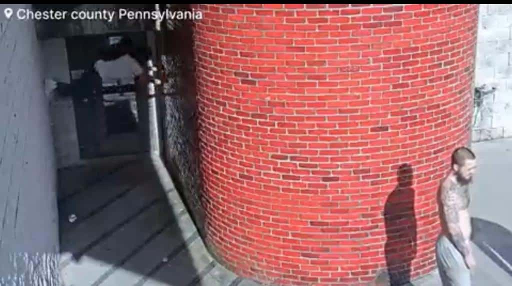 Prisionero escapa de la cárcel en Estados Unidos de manera similar a Spider-Man