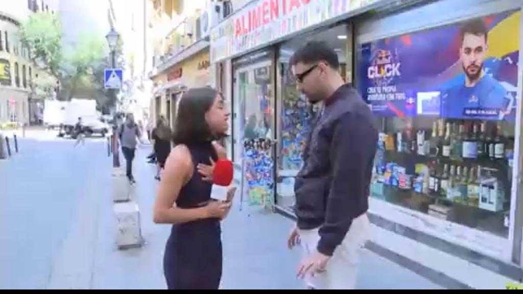 Una reportera fue objeto de acoso por parte de un hombre mientras realizaba una transmisión en directo; esto ocurrió