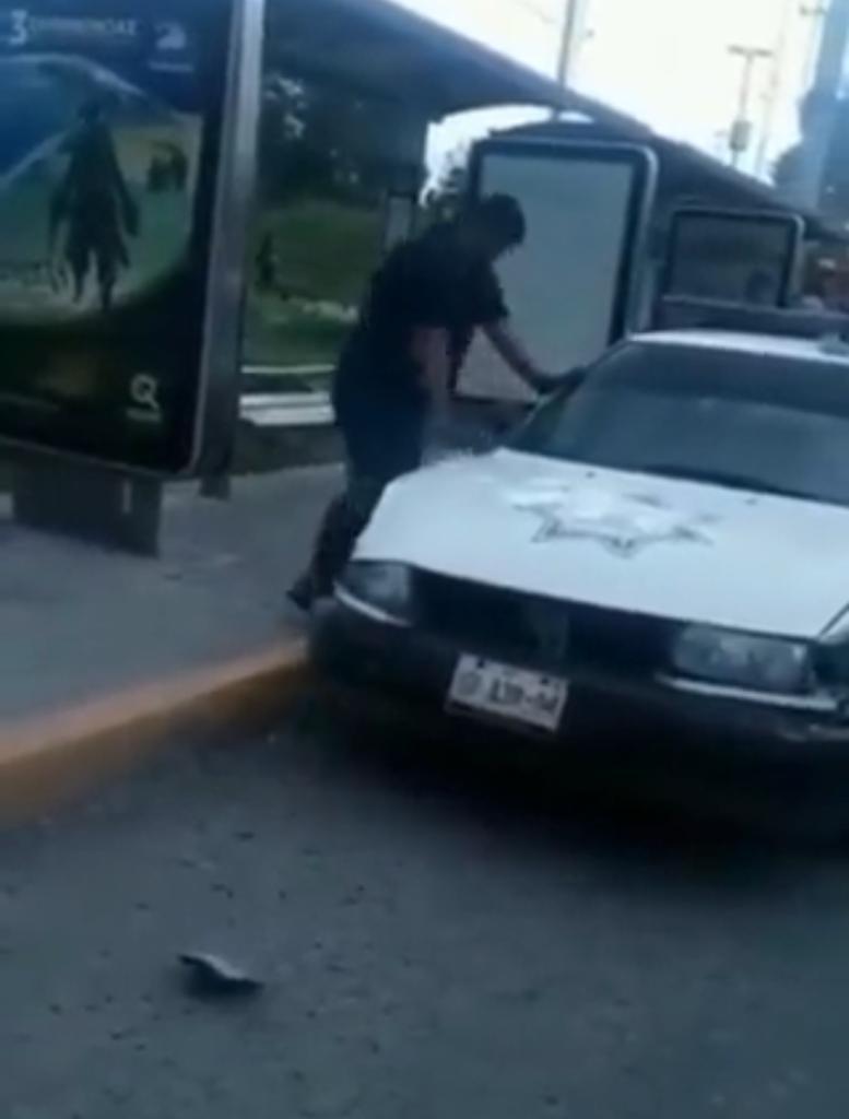 Exhiben a policía del Edomex drogado