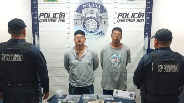 La Policía Municipal de Solidaridad detuvo a dos personas con un arma y drogas