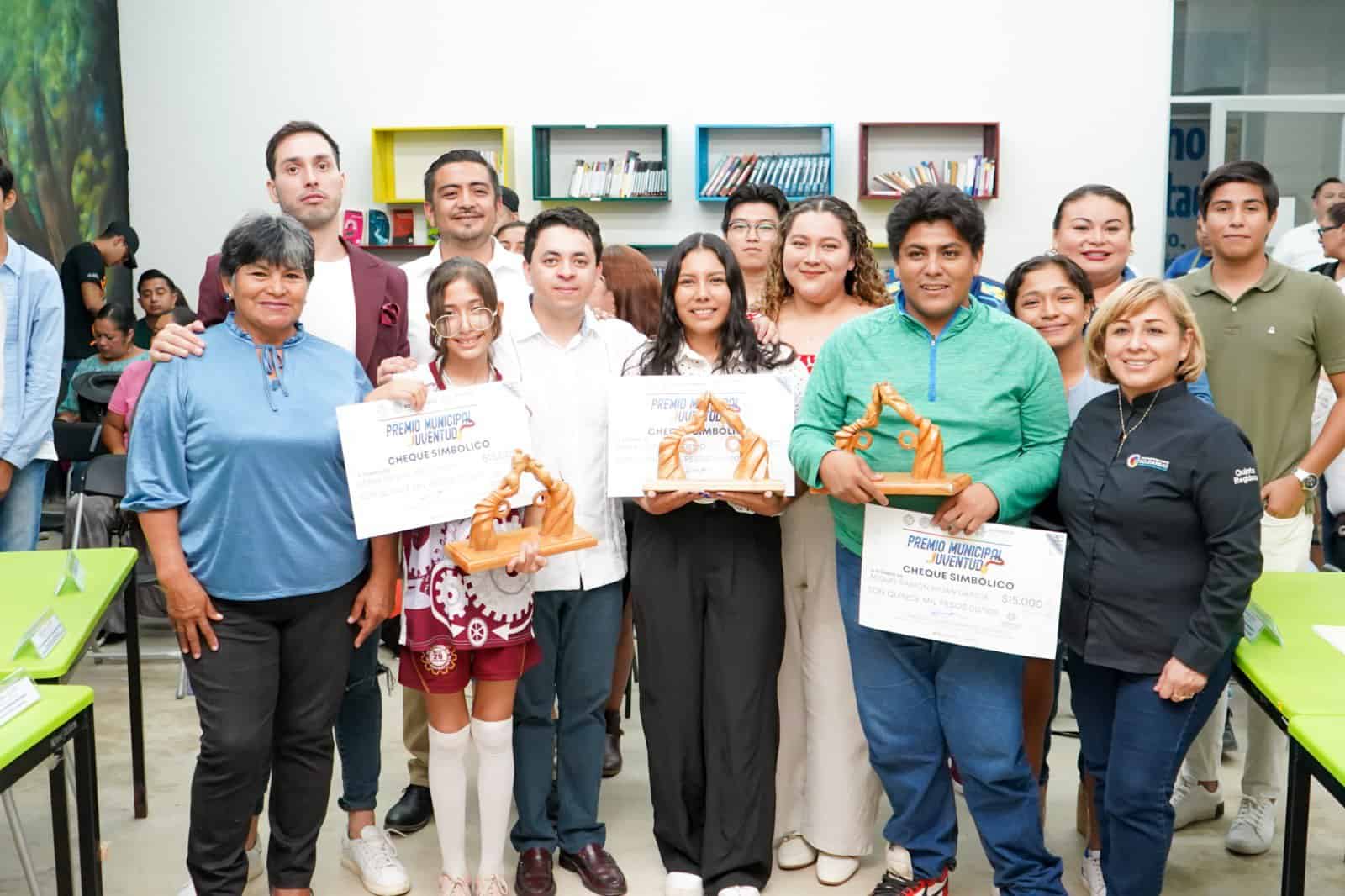 Con el Premio Municipal de la Juventud, Solidaridad reconoce logros y aportaciones a la comunidad