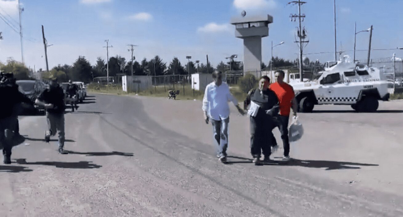 Uriel Carmona, fiscal de Morelos, es liberado de la cárcel
