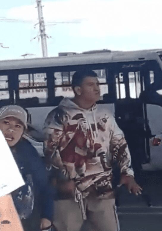 Ambulantes pelean con cuchillos, armas y palos en las cercanías del Tren Interurbano