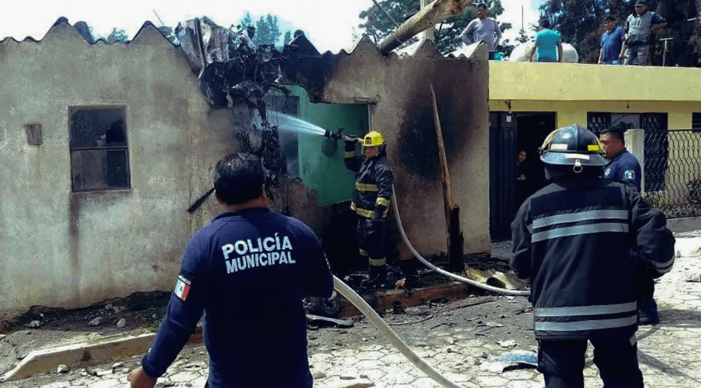 Una avioneta se estrella en Felipe Ángeles, Puebla; tres personas perdieron la vida