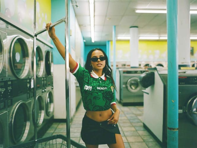 Becky G luce playera de la Selección Mexicana