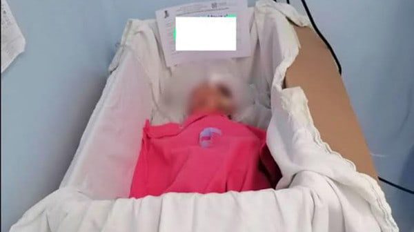 Subdirector de hospital en Oaxaca es destituido por tener a recién nacido en caja de cartón