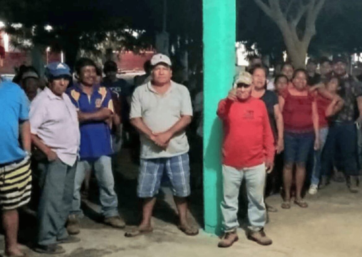 Indígenas de Oaxaca retienen a funcionarios en protesta por ausencia de la alcaldesa