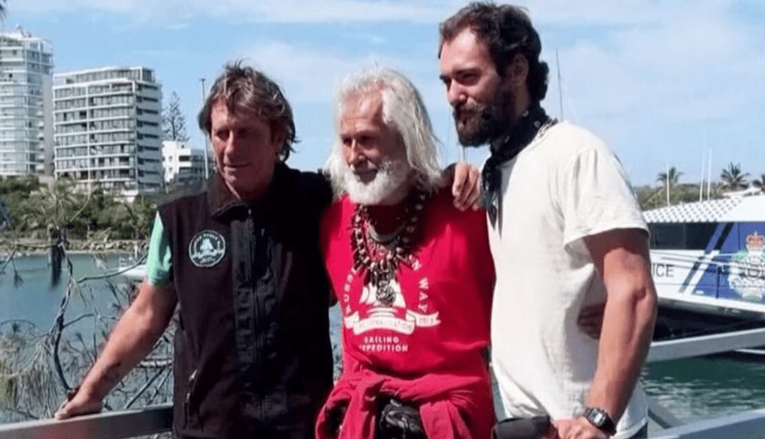 Tres marinos logran sobrevivir a un enfrentamiento con tiburones en Australia y finalmente alcanzan la costa