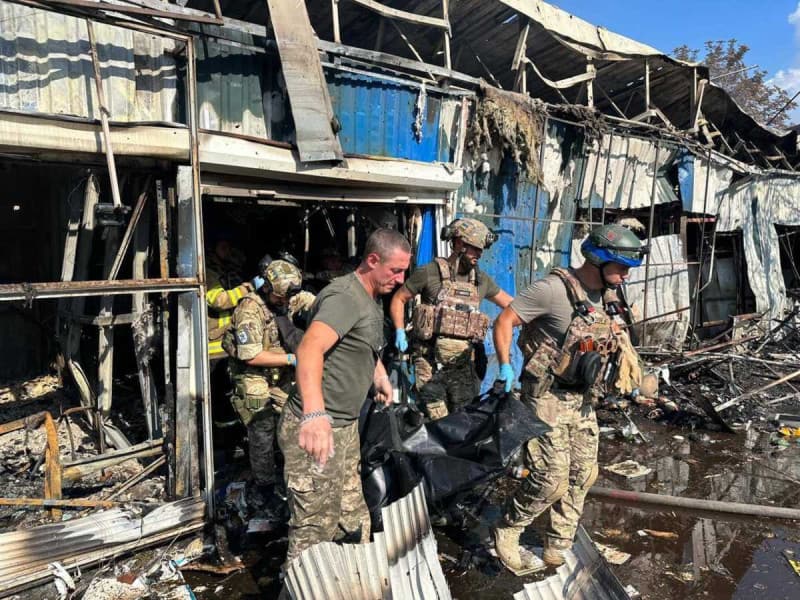 Mercado de Ucrania es bombardeado: queda grabado en video