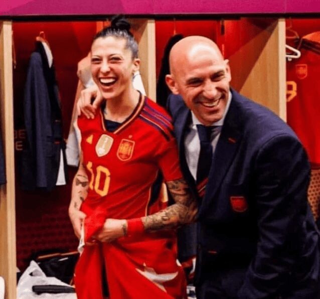 Woody Allen afirmó que en el caso de Luis Rubiales, “no hubo violación, solo fue un beso”