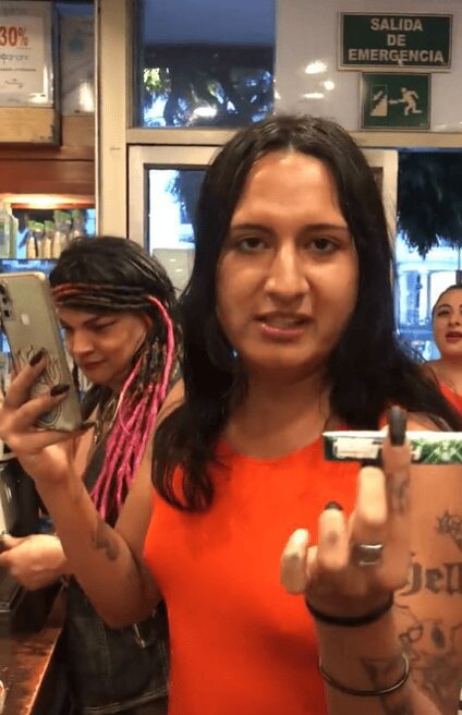 Persona trans pelea en tienda departamental porque no le permiten la entrada al baño