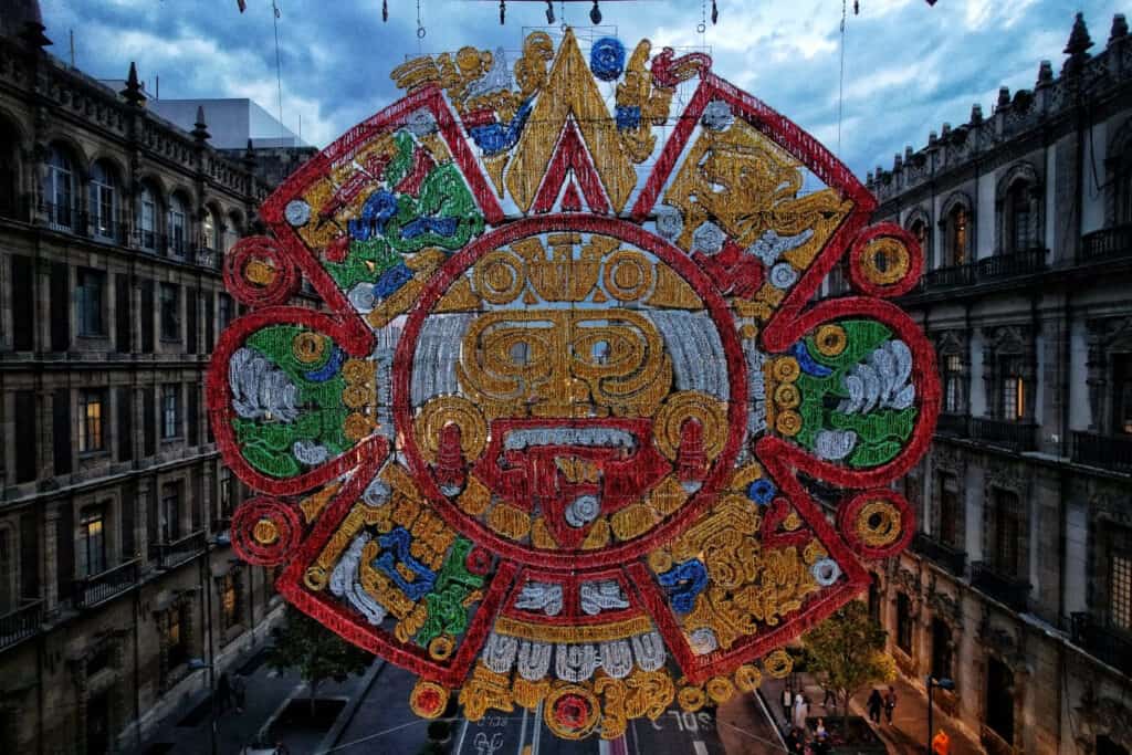 Realizan encendido patrio en el Zócalo de la CDMX