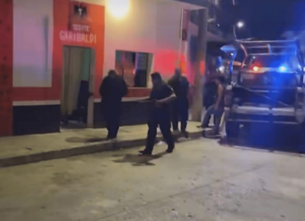 Cuatro personas pierden la vida tras ataque armado en bar de Veracruz