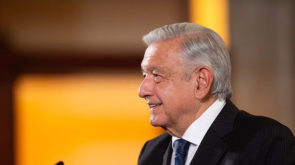 AMLO asegura que petición del INE viola su libertad de expresión