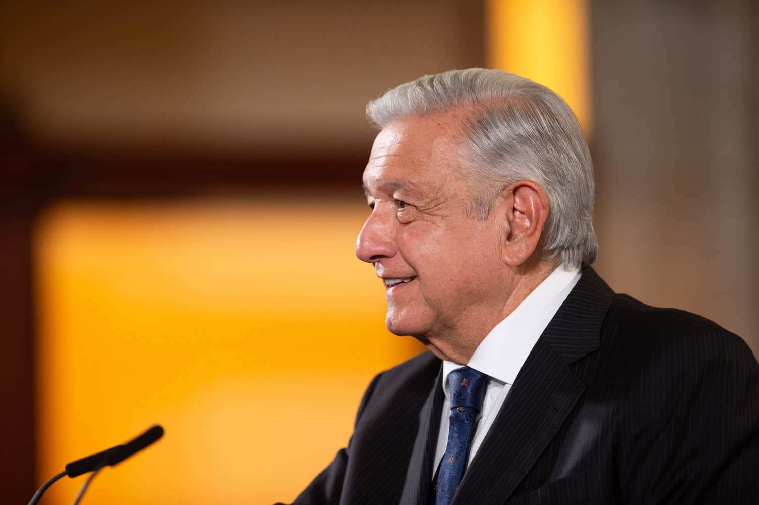 AMLO asegura que petición del INE viola su libertad de expresión