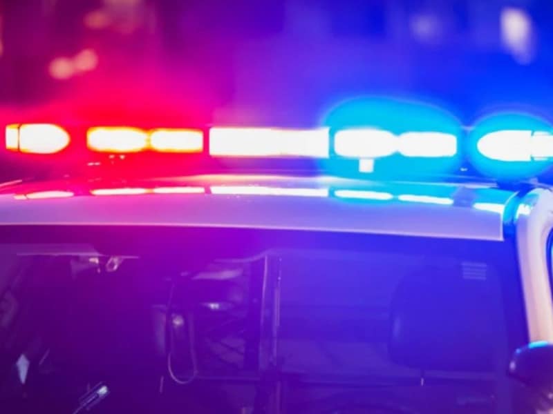 Hombre de 19 años agrede a su esposa después de ser despertado para ir a trabajar