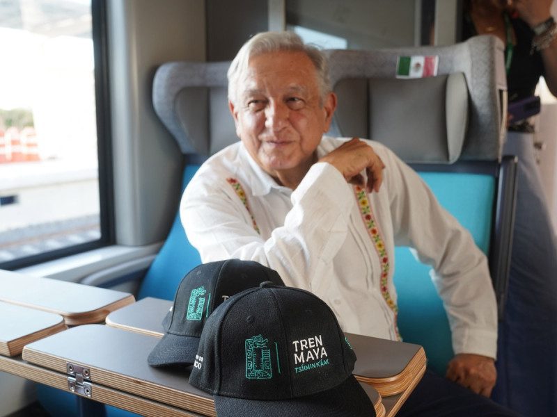 AMLO realiza supervisión a bordo del Tren Maya