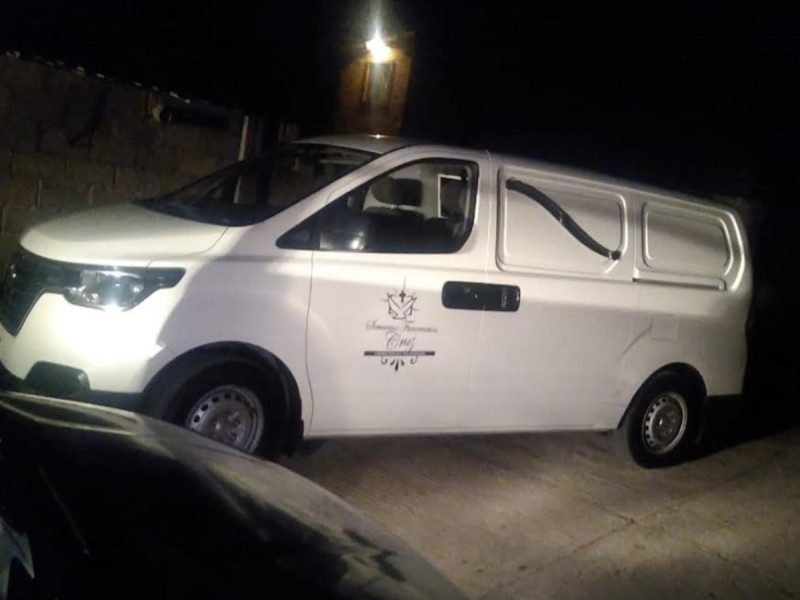 En Hidalgo, se roban una carroza fúnebre… ¡con el difunto dentro!