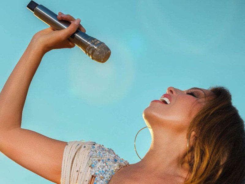 La presencia de Thalía en redes genera controversia debido al notable uso de filtros en sus fotografías en bikini