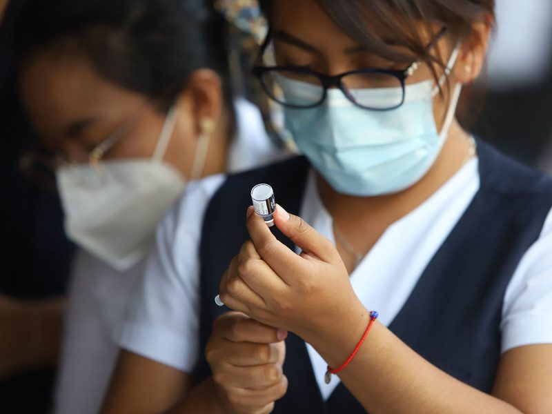 Vacuna contra covid-19 desarrollada por Pfizer, recibe una evaluación positiva para su comercialización en México