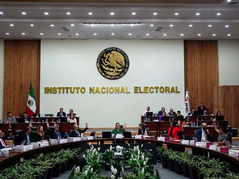 INE realiza un llamado urgente a Xóchitl Gálvez y solicita a Claudia Sheinbaum detener su gira