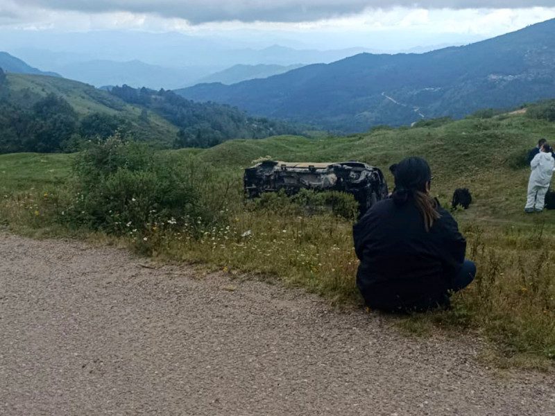 Trágico suceso: Síndico de Oaxaca y su familia son víctimas de un ataque fatal; incendian vehículo con los cuerpos en su interior