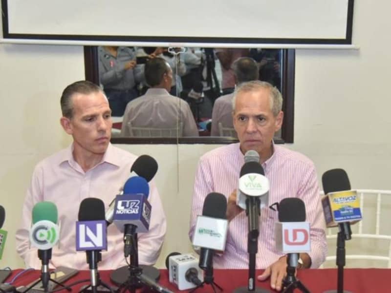 Un padre de familia comete un acto violento en Sinaloa, causando la muerte de sus dos hijas a golpes con un martillo; se solicita asistencia para su detención