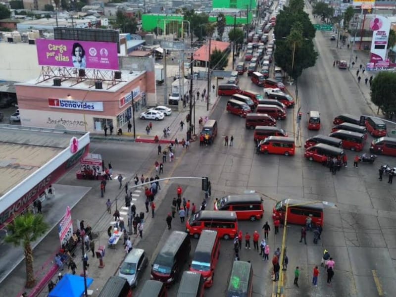 Enfrentamiento entre taxistas y las fuerzas policiales, en Tijuana