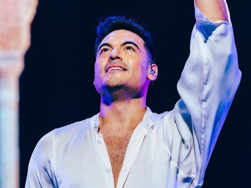 Carlos Rivera invita a un concierto a una pequeña fan que ahorró durante años para verlo