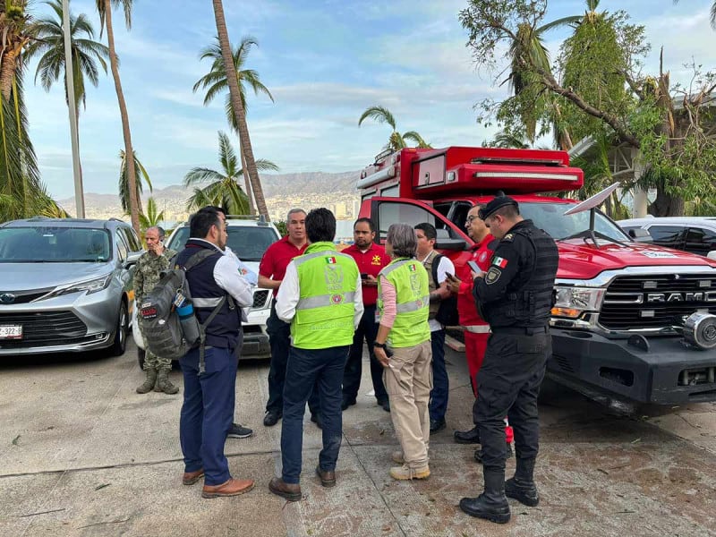 IMSS: 60 especialistas de la Ciudad de México son enviados a hospitales de Acapulco para brindar atención a los pacientes