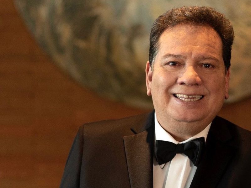 Coque Muñiz: Su faceta como colaborador de un destacado periodista antes de su carrera como cantante