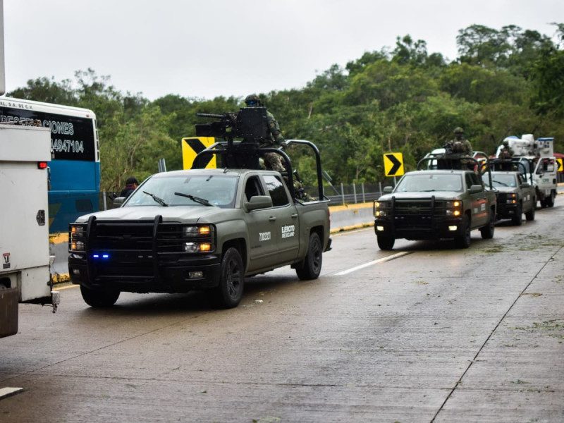 La Sedena y la Guardia Nacional resguardan centros comerciales para impulsar la economía de Acapulco