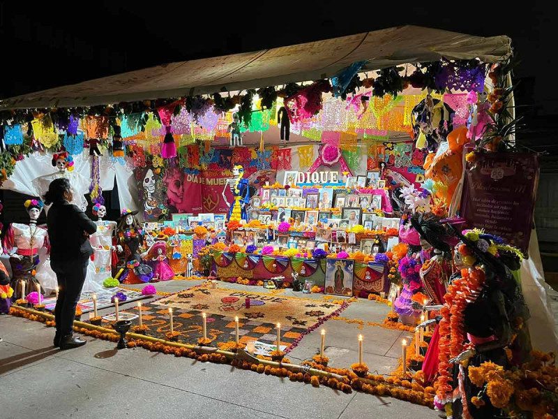 En Veracruz, se monta un altar en memoria de aquellos que fallecieron a causa del COVID-19