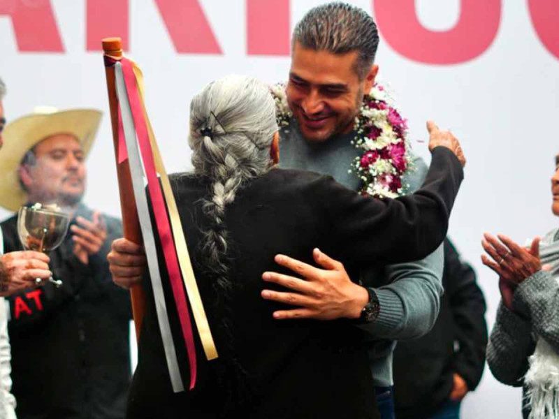 García Harfuch recibe bastón de mando de pueblos originarios de Tlalpan