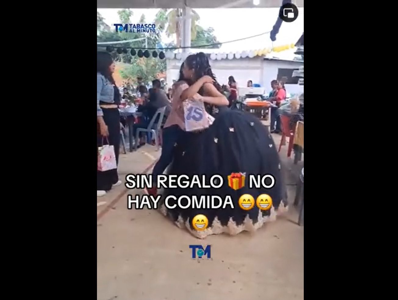 ¿Sin regalo no hay comida? Este es el mensaje de un vídeo publicado en redes sociales, en donde se observa a una quinceañera recibiendo decenas de obsequios