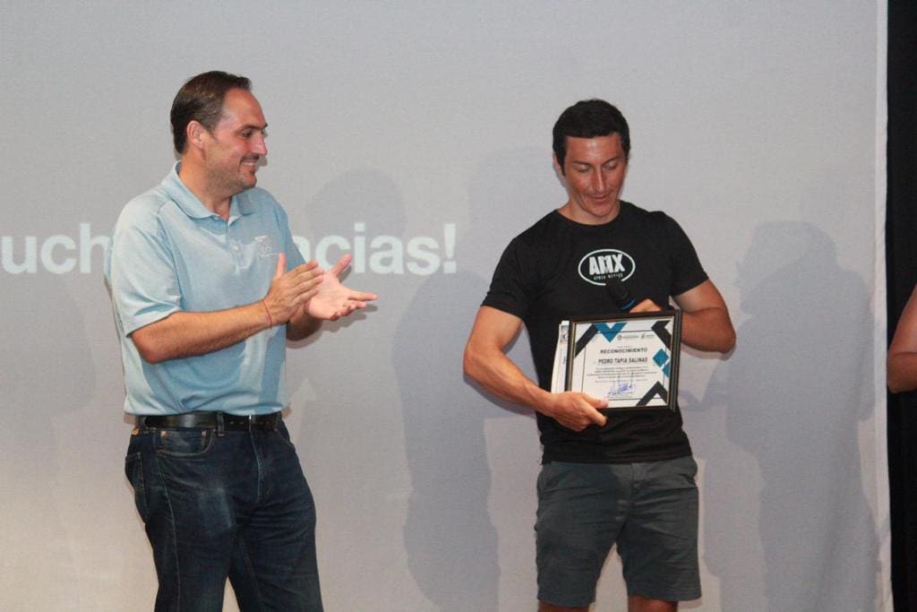 El apneista solidarense Pedro Tapia imparte charla a jovenes estudiantes del CETMAR